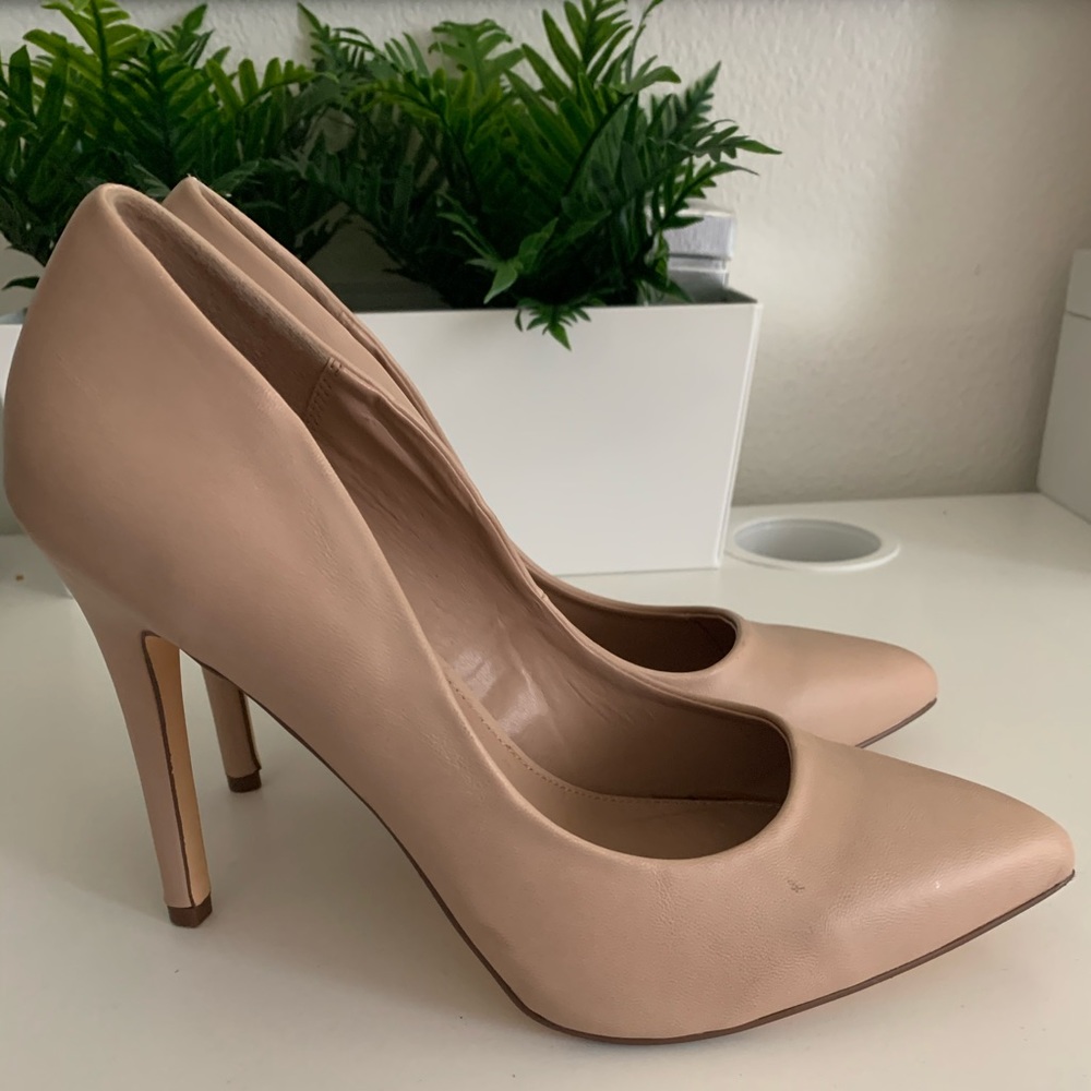 Nude Pumps